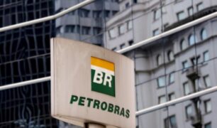 Projeto enviado por senador pretende alterar política de preços da Petrobras