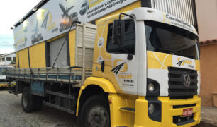 Transportadora Smart Express abre vagas para motorista de caminhão munck