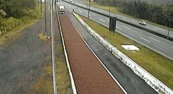 Vídeo: Caminhoneiro utiliza área de escape após sistema de freios falhar