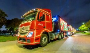 Vídeo mostra a Caravana de Natal da Coca Cola passando pela Cidade do RJ
