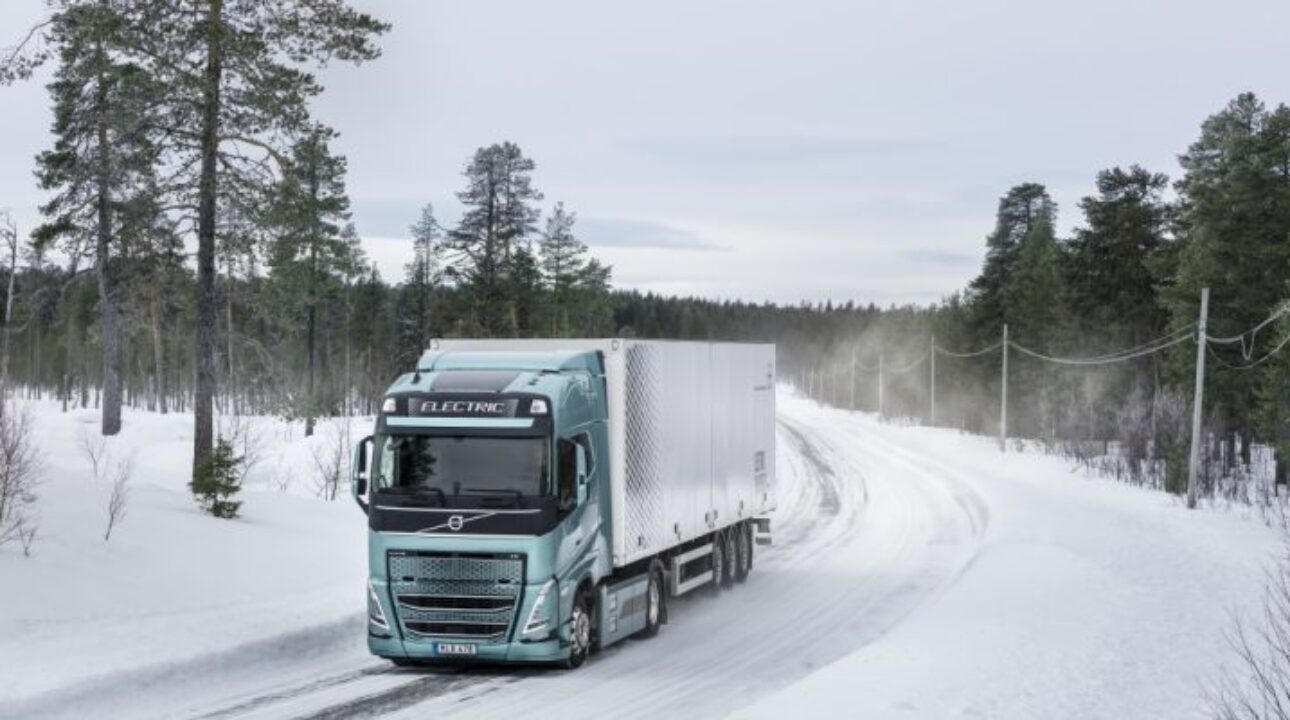 Volvo efetua testes em caminhões elétricos no frio extremo