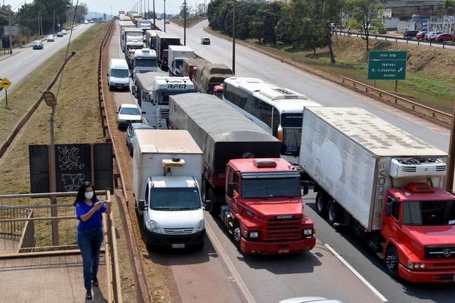 Caminhoneiros enviarão carta aos pré-candidatos à presidência, pois estão descontentes com o atual governo