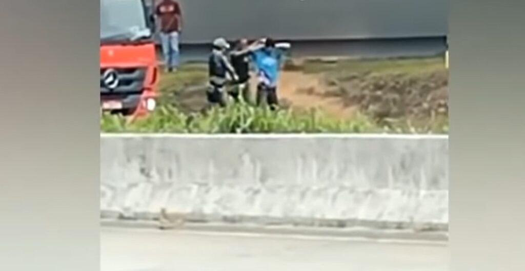 Video: Caminhoneiro é preso após ser flagrado completamente desorientado