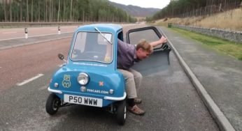 Homem atravessa a Grã-Bretanha no menor carro motorizado do mundo