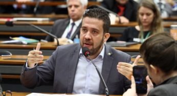 Deputado e ex-líder dos caminhoneiros André Janones fecha acordo para devolução de R$ 131,5 mil após investigação sobre rachadinha