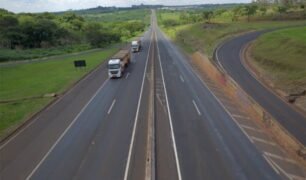 Caminhoneiro dá dicas na internet sobre como enfrentar o ano de 2022 na categoria