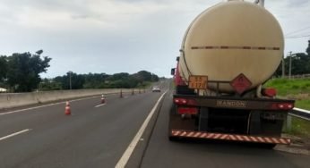 Caminhoneiro morre atropelado após descer de caminhão e motorista foge