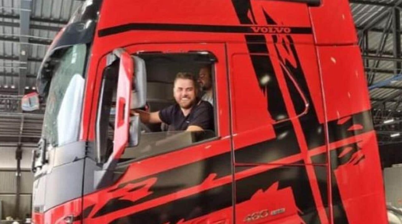 Cantor Zé Neto adquire caminhão Volvo FH-460 avaliado em mais de meio milhão