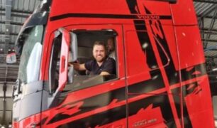 Cantor Zé Neto adquire caminhão Volvo FH-460 avaliado em mais de meio milhão