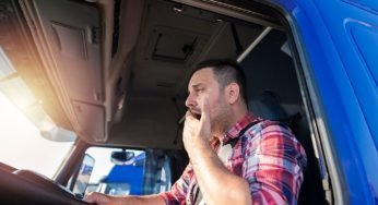 A Lei do Descanso está sendo cumprida? O dilema dos caminhoneiros brasileiros