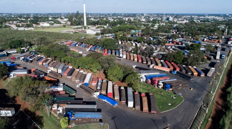 Longa fila de espera caminhoneiros ficam três dias em fiscalização da receita