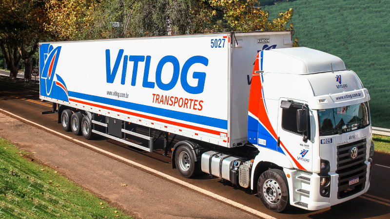Transportadora Vitlog abre processo seletivo para caminhoneiro