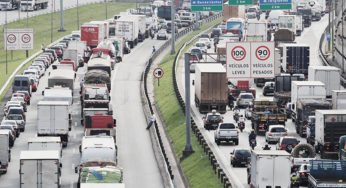 Ultrapassei o sinal vermelho para dar passagem a uma ambulância e fui multado, o que faço agora?
