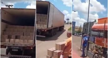 Caminhoneiro revoltado com a demora descarrega carga em frente ao Atacadão