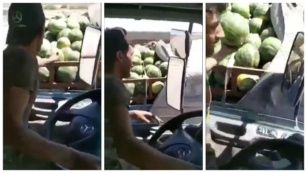 Caminhoneiro é flagrado pegando melancia em outra carreta em movimento