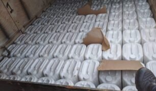 Caminhoneiro é multado em R$ 23 mil reais por transporte de carga irregular