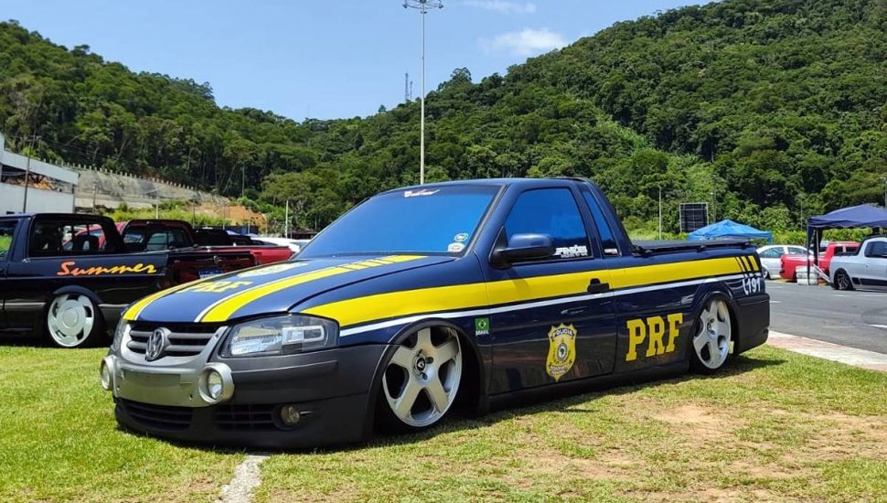 Caracterizar carros com a pintura da PRF é crime ?