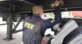 PRF encontra carreta adulterada e bloqueada na BR-116 pelo rastreador