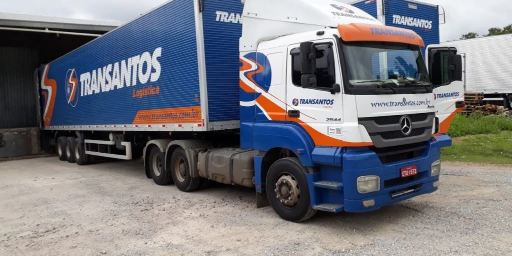 TranSantos Transportes abre oportunidade de emprego para caminhoneiro