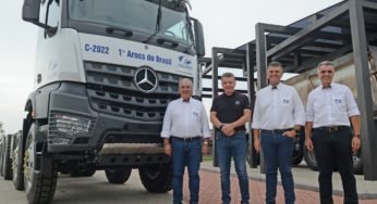 Mercedes-Benz entrega o primeiro Arocs 8×4 para a empresa Fagundes Construção e Mineração
