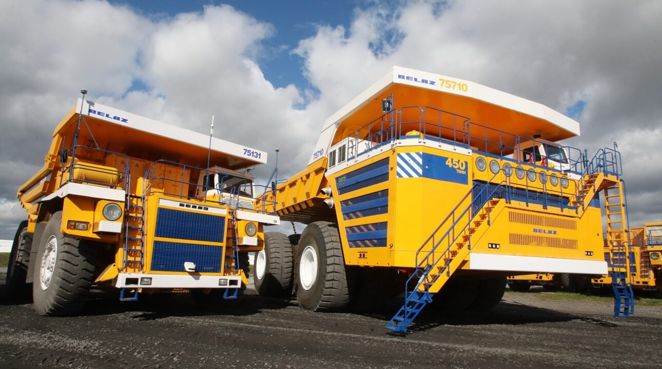 O maior caminhão do mundo o Belaz 75710 é produzido pela Rússia