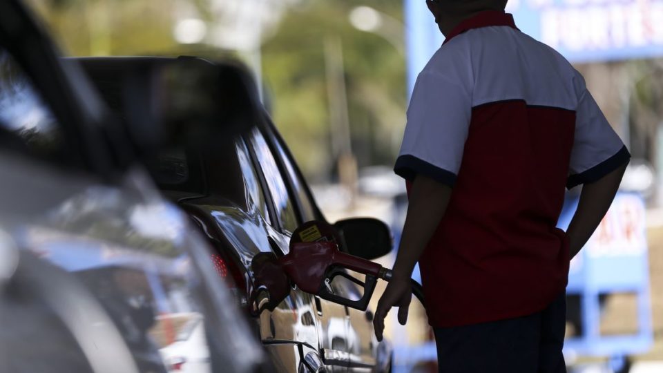 Gasolina brasileira passa longe de ser a mais cara do mundo