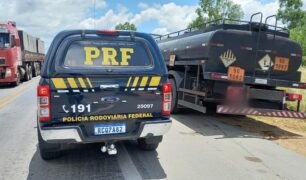 PRF flagra caminhoneiro com Curso Específico de Transporte Produtos Perigosos falso