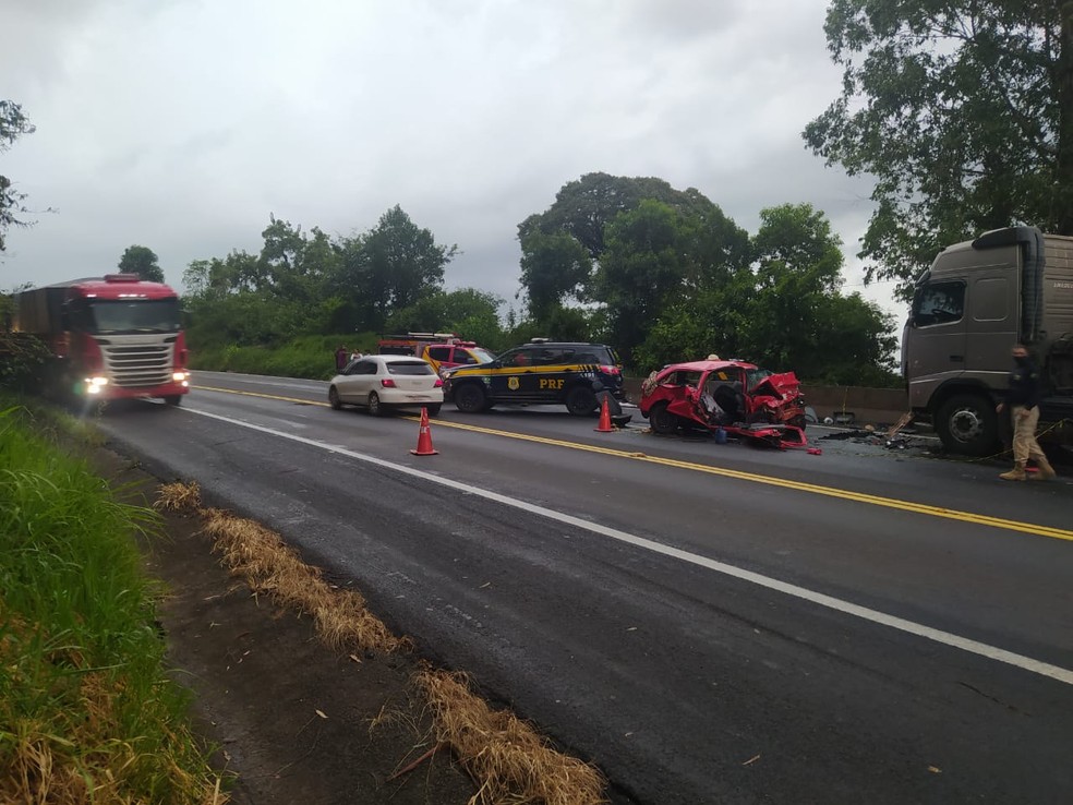 Em um grave acidente entre carro e caminhão na BR-376 em Ortigueira, família Londrina morre