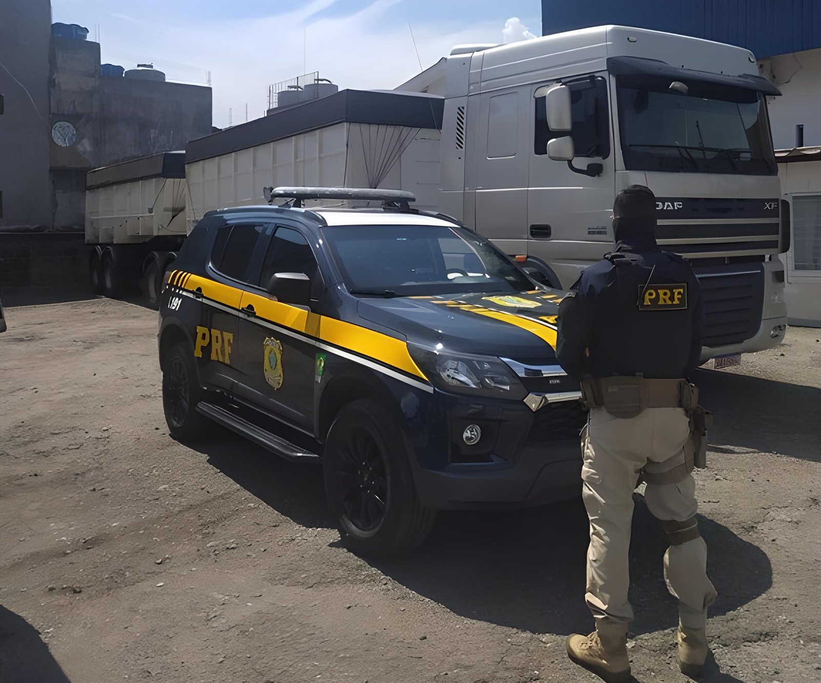 PRF apreende caminhão que provocou colisão em rodovia do Paraná