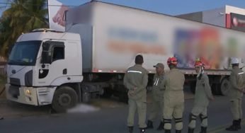 Caminhoneiro liga caminhão engatado e acaba atropelando mecânico 