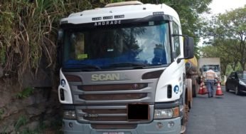 Caminhoneiro sentiu possível sintomas de infarto e para caminhão em frente de hospital