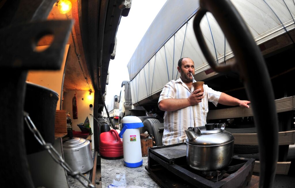 Caminhoneiros consegue m comer peixe na semana santa estando na estrada