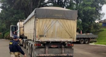 Carreta é autuada com carga derramado por excesso de peso na BR-116