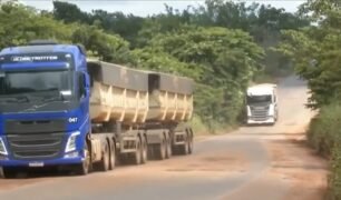 Pista sem acostamento provoca 4 acidentes com carretas em uma semana