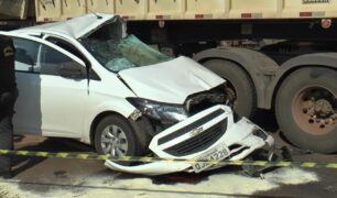 Acidente fatal na PR-466 automóvel x caminhão em que o motorista do carro veio a óbito