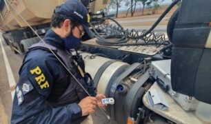 Dois dias a PRF flagra 11 caminhões sem arla 32 ou com diesel s500