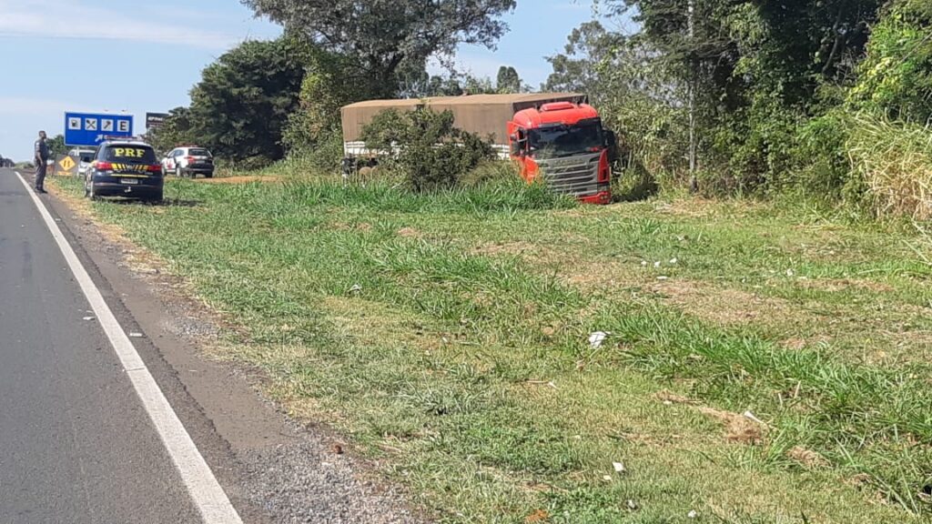 Entenda porque os caminhoneiros fogem dos agentes da PRF