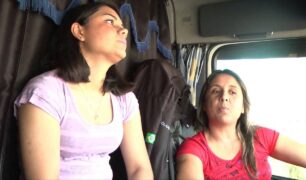 Feliz dia das mães  caminhoneiras do Brasil que se dividem entre estradas e a casa