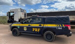 PRF recebe denúncia anônima e prende caminhoneiro dirigindo em zigue zague