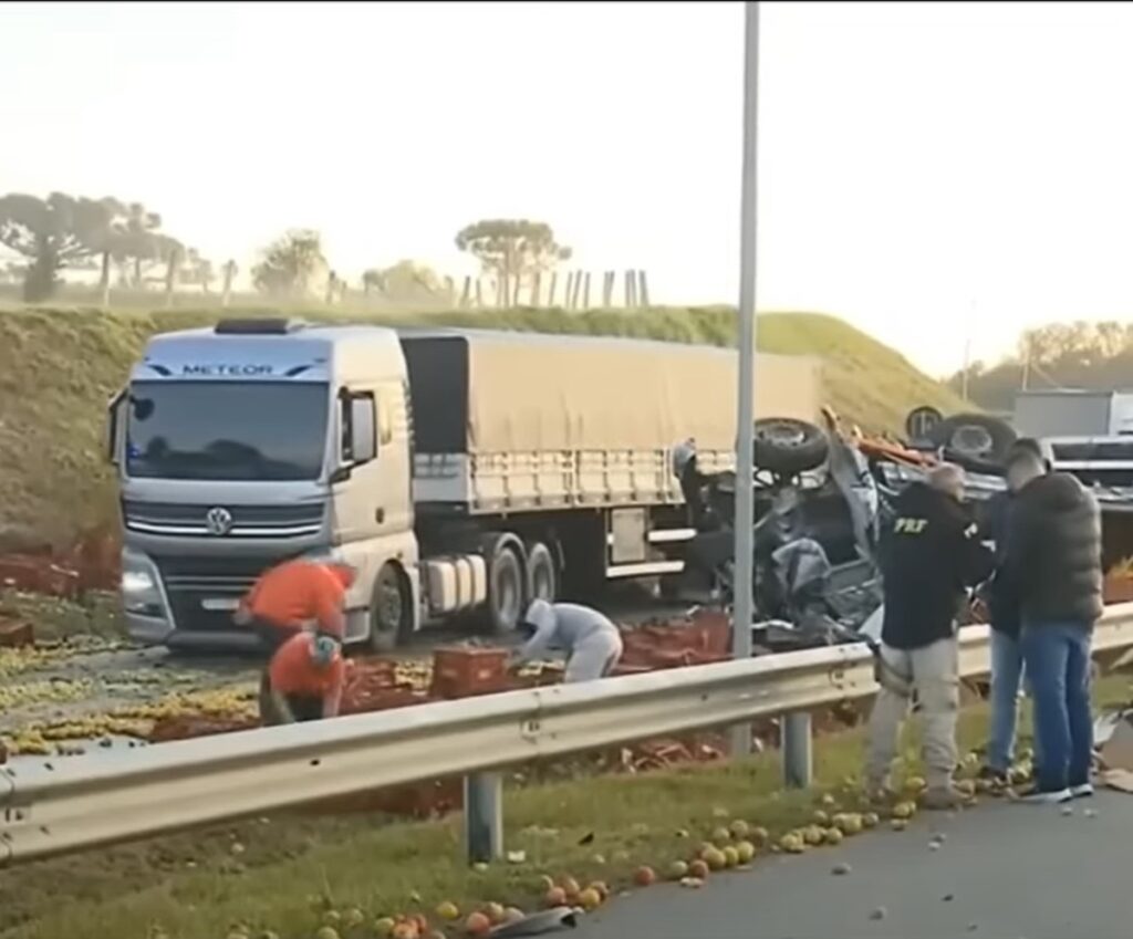 Acidente Fatal Entre Caminhões Na BR-116 Deixa Dois Mortos