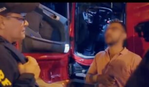 Caminhoneiro chora durante abordagem realizada pela PRF