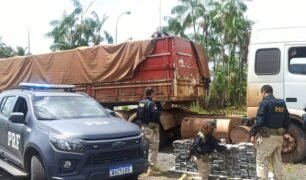 PRF encontra 50 milhões em cocaína na cabine de caminhão e motorista é preso
