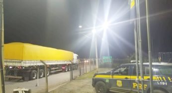 PRF flagra carreta com mais de 20 toneladas de excesso de peso e retém veículo