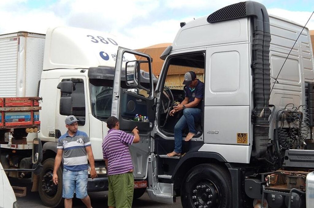 Pesquisa revela mudança no perfil dos caminhoneiros