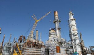 Petrobras decide reabrir processo de venda de refinarias no Brasil