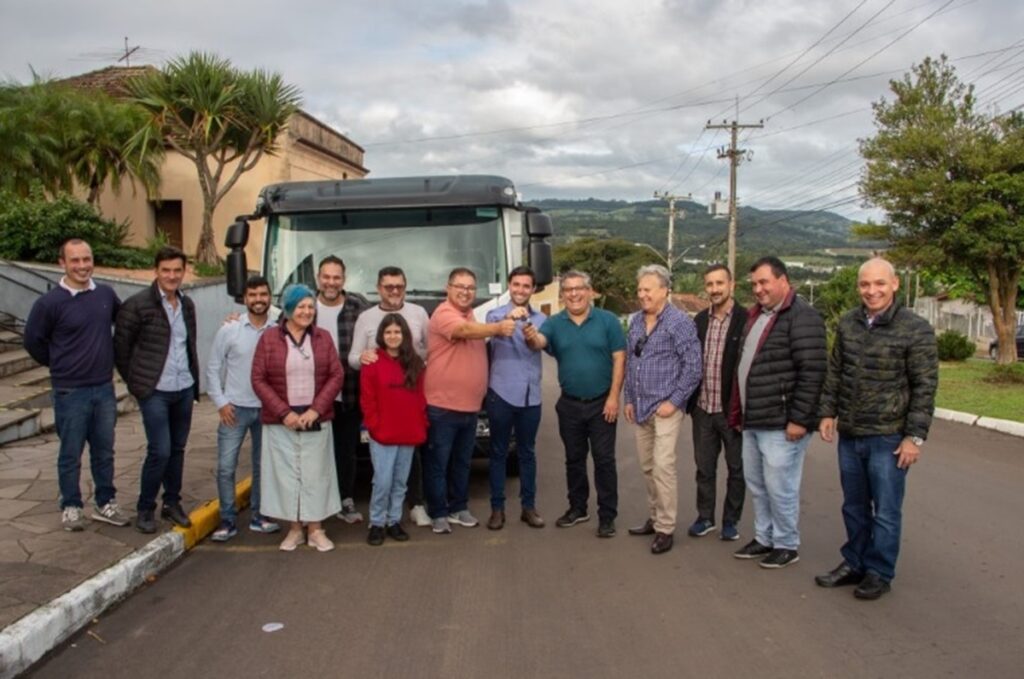 Representantes caminhoneiros culpam Bolsonaro por novo aumento do diesel