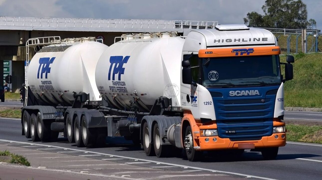 Transportadora TPF abre vagas para motorista carreteiro e caçambeiro