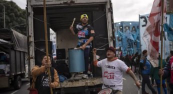 Caminhoneiros na Argetina realiza protesto contra a falta de diesel.