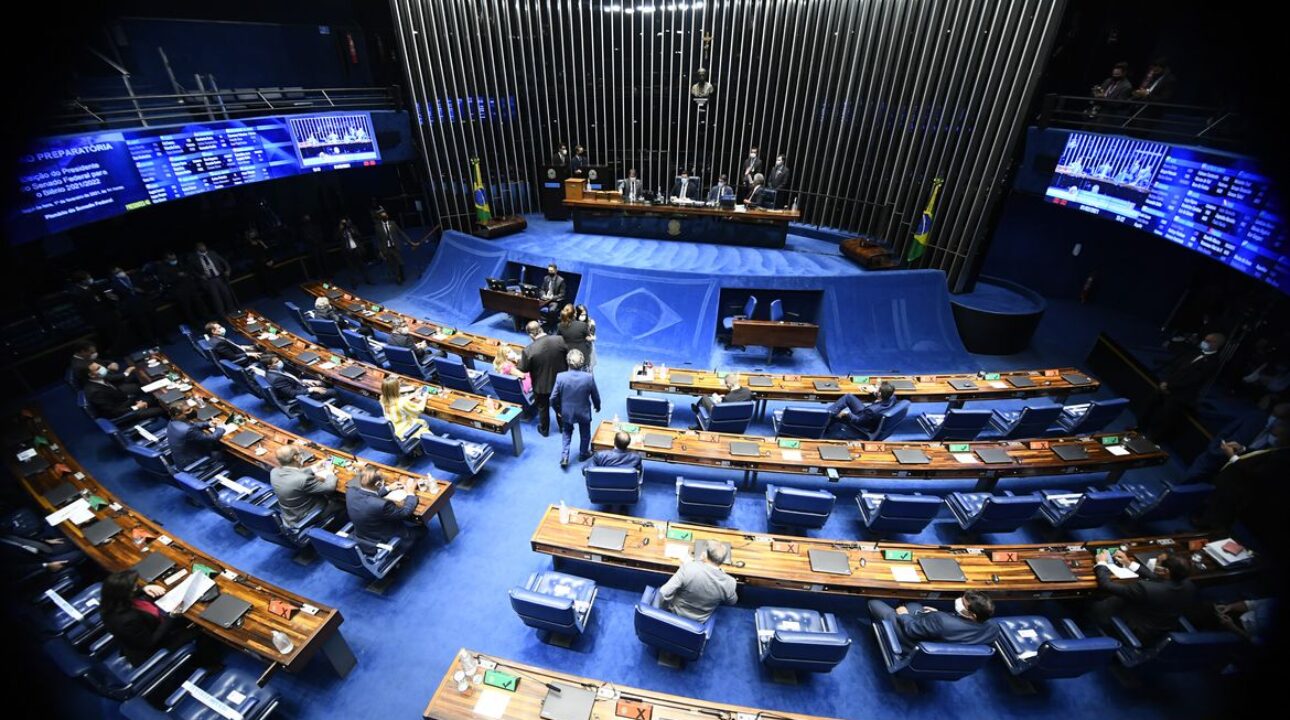 Senado aprova PEC que pode suspender multa a caminhoneiros por descanso obrigatório