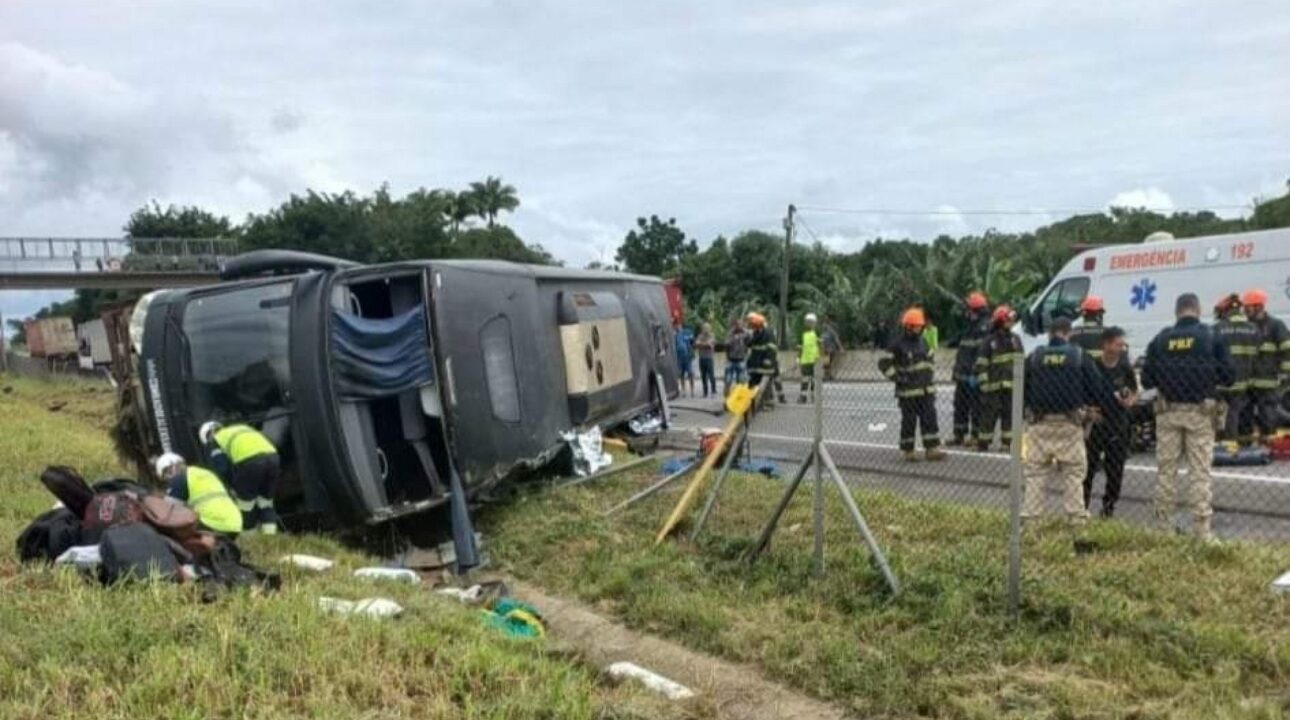 Saiu o laudo do acidente com o ônibus que matou o cantor Aleksandro e outras cinco pessoas